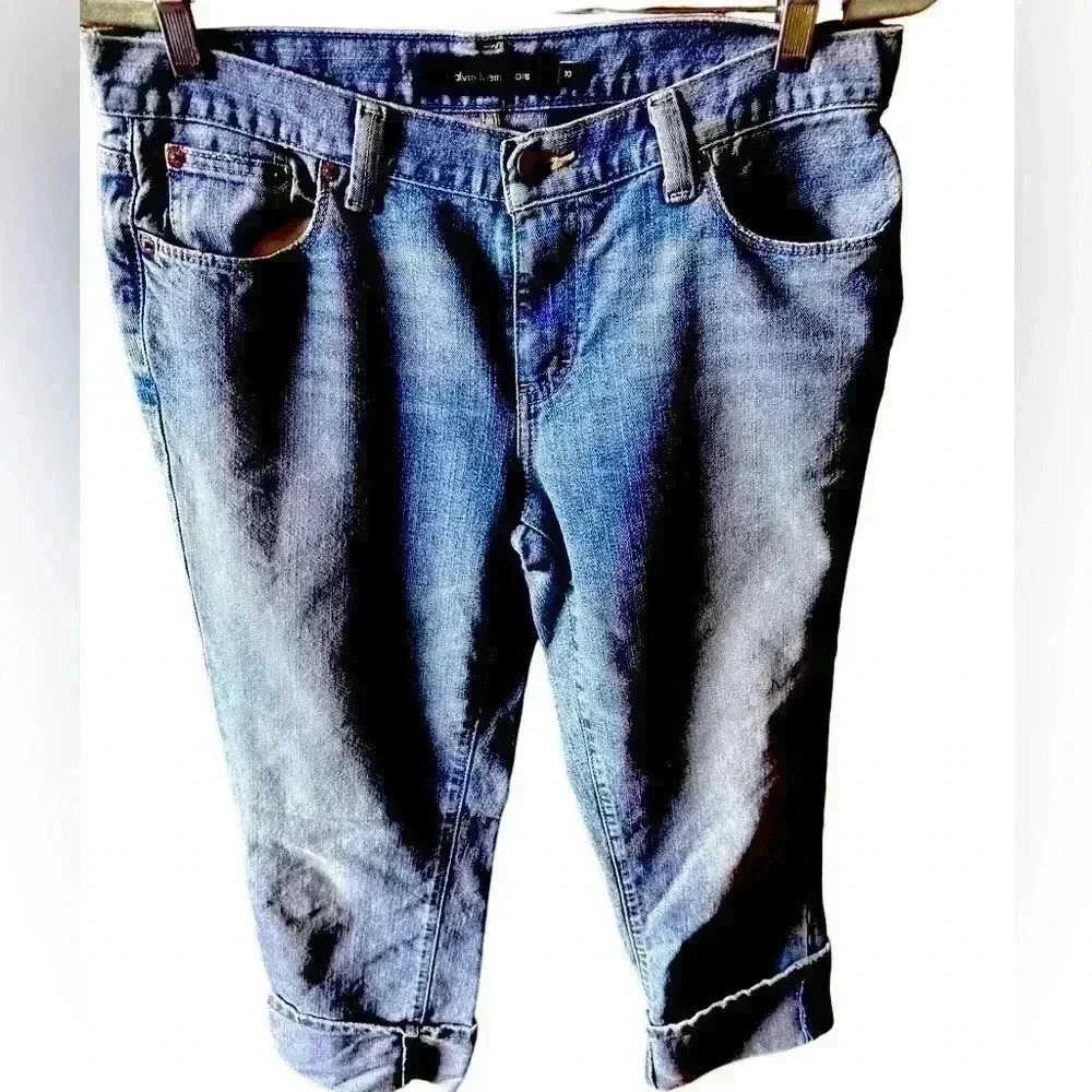 Calvin Klein Jeans size 10 light wash boyfriend cut cuffed capris. Mid rise. GUC